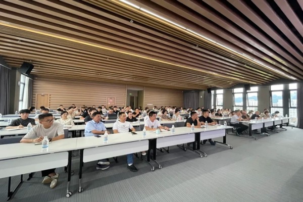 強(qiáng)化公司稅務(wù)、法務(wù)建設(shè) 增強(qiáng)風(fēng)險防控能力 —浙江中立建設(shè)有限公司開展稅務(wù)和法務(wù)培訓(xùn)會